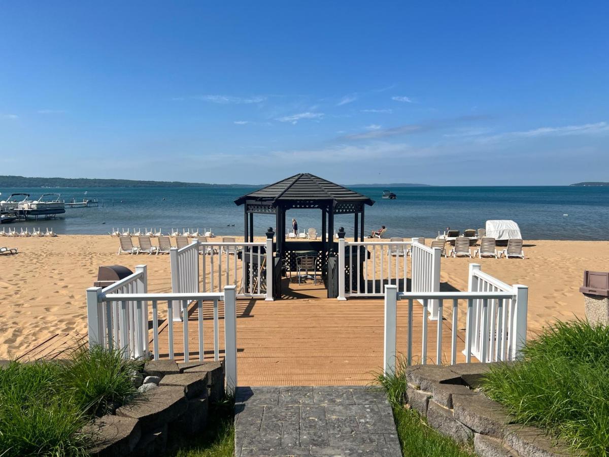 The Beach Haus - Traverse City Extérieur photo